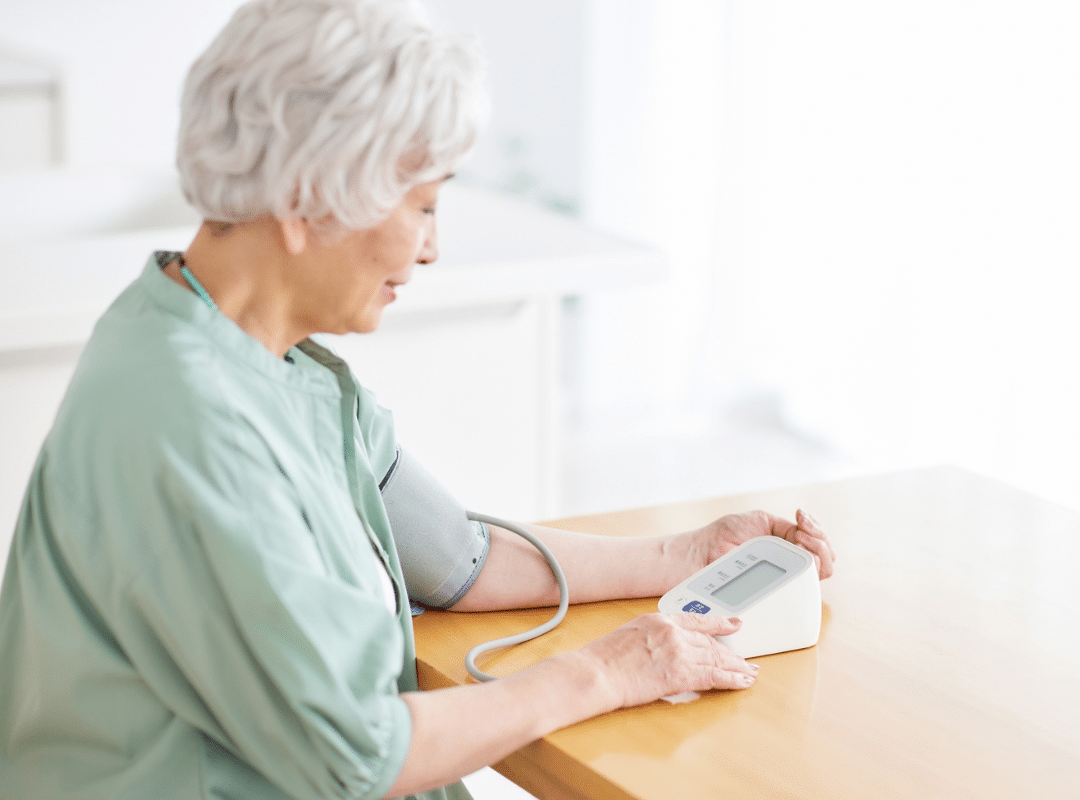 side effects of blood thinners in elderly​